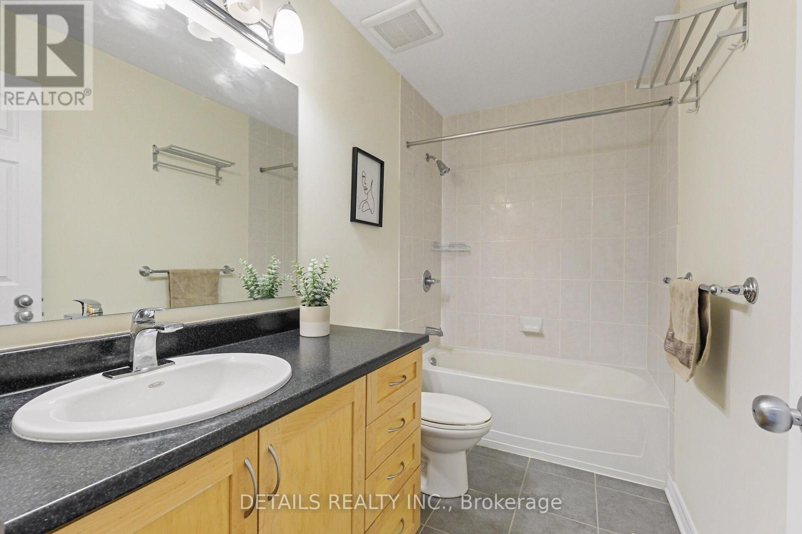 












404 ABBEYDALE CIRCLE

,
Ottawa,




Ontario
K2K0E8

