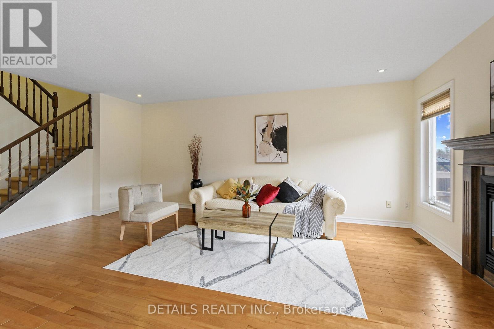 












404 ABBEYDALE CIRCLE

,
Ottawa,




Ontario
K2K0E8

