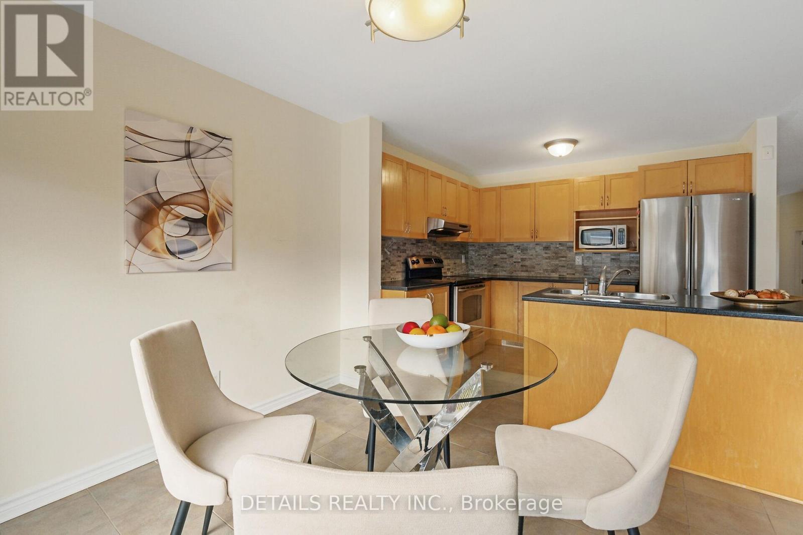 












404 ABBEYDALE CIRCLE

,
Ottawa,




Ontario
K2K0E8

