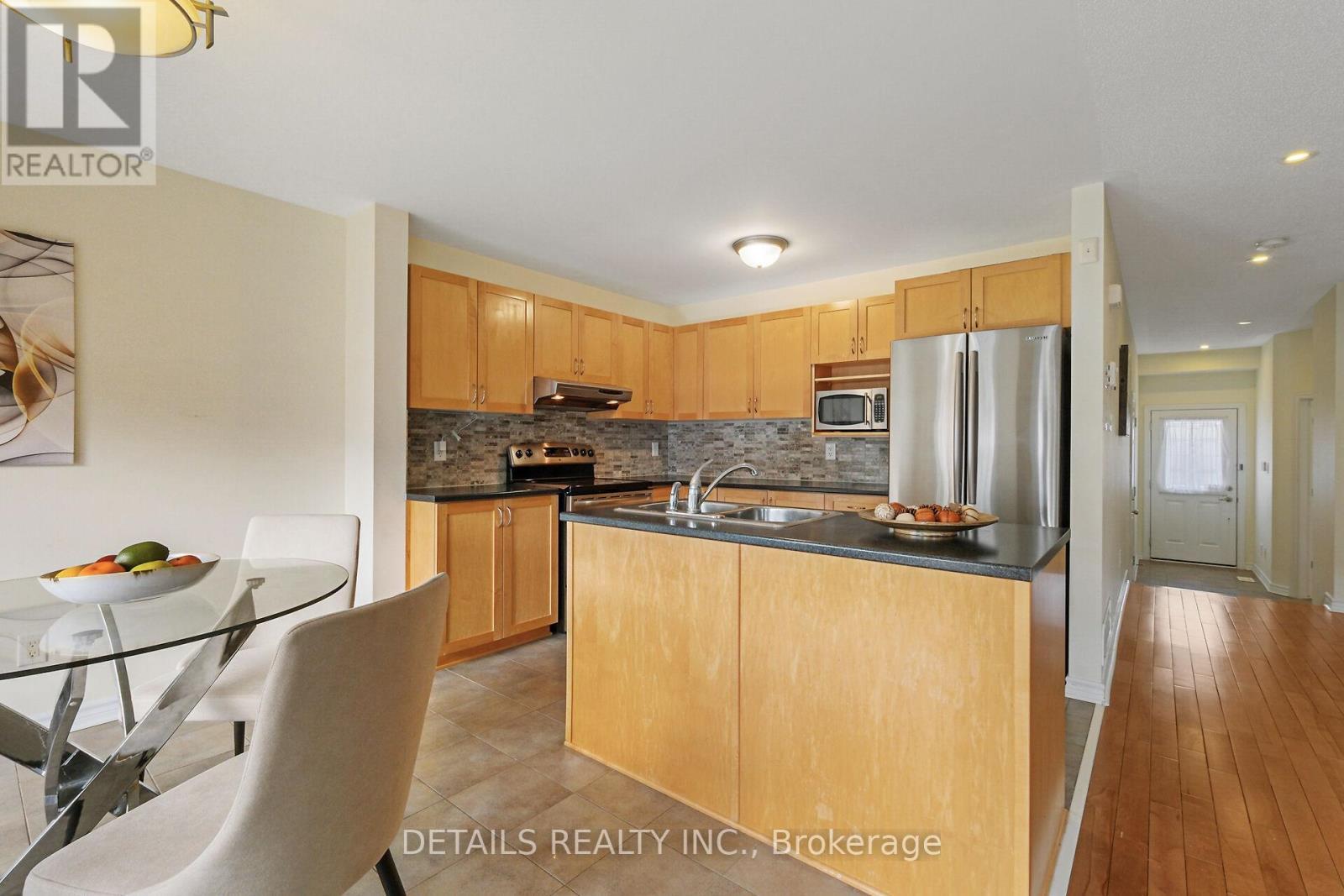 












404 ABBEYDALE CIRCLE

,
Ottawa,




Ontario
K2K0E8

