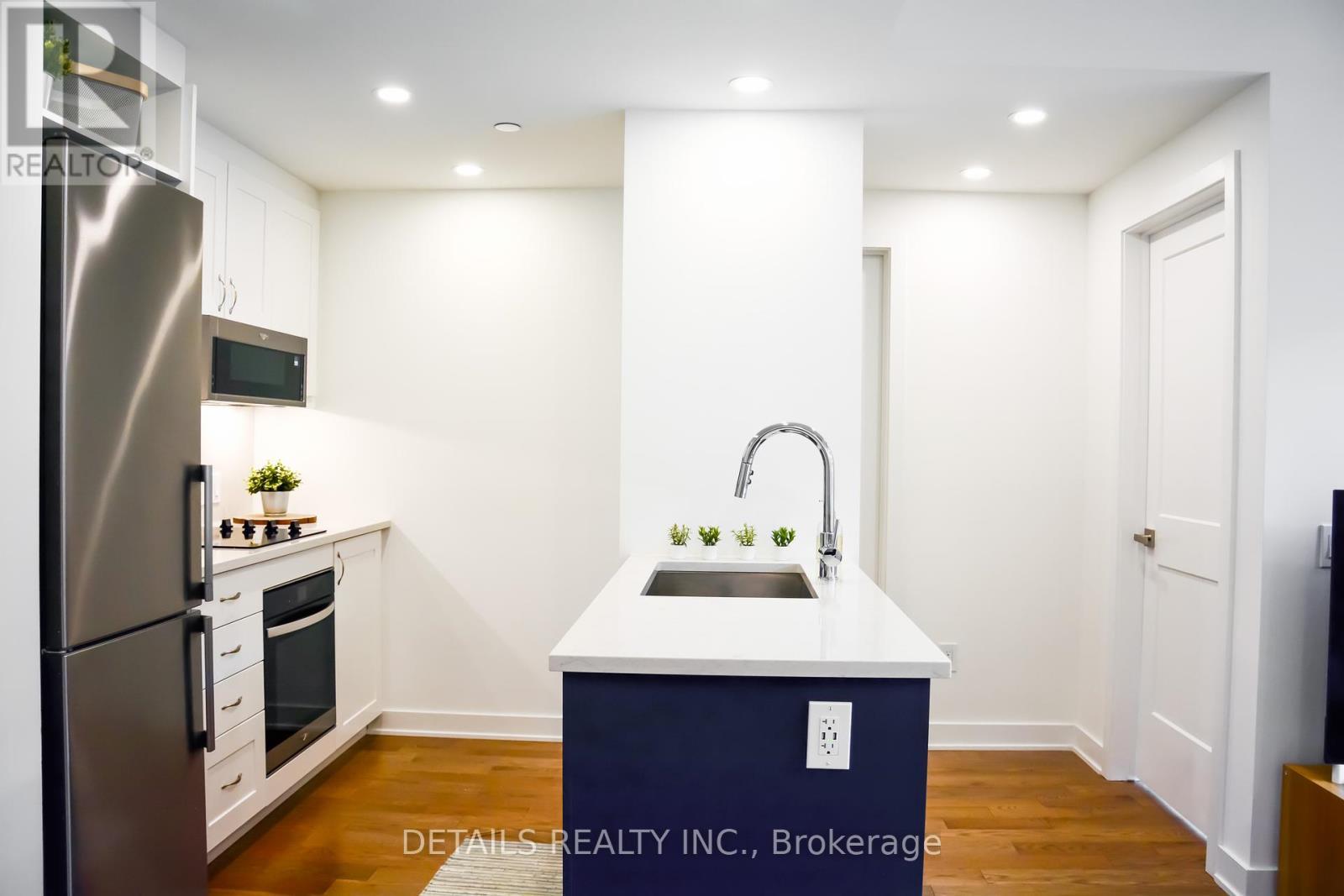 












1102 - 340 QUEEN STREET

,
Ottawa,




Ontario
K1R0G1

