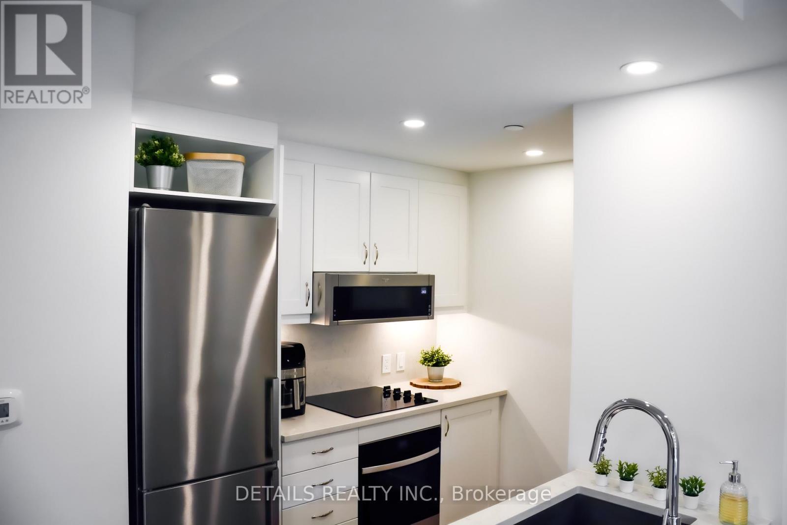 












1102 - 340 QUEEN STREET

,
Ottawa,




Ontario
K1R0G1

