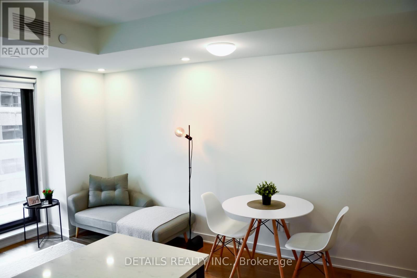 












1102 - 340 QUEEN STREET

,
Ottawa,




Ontario
K1R0G1

