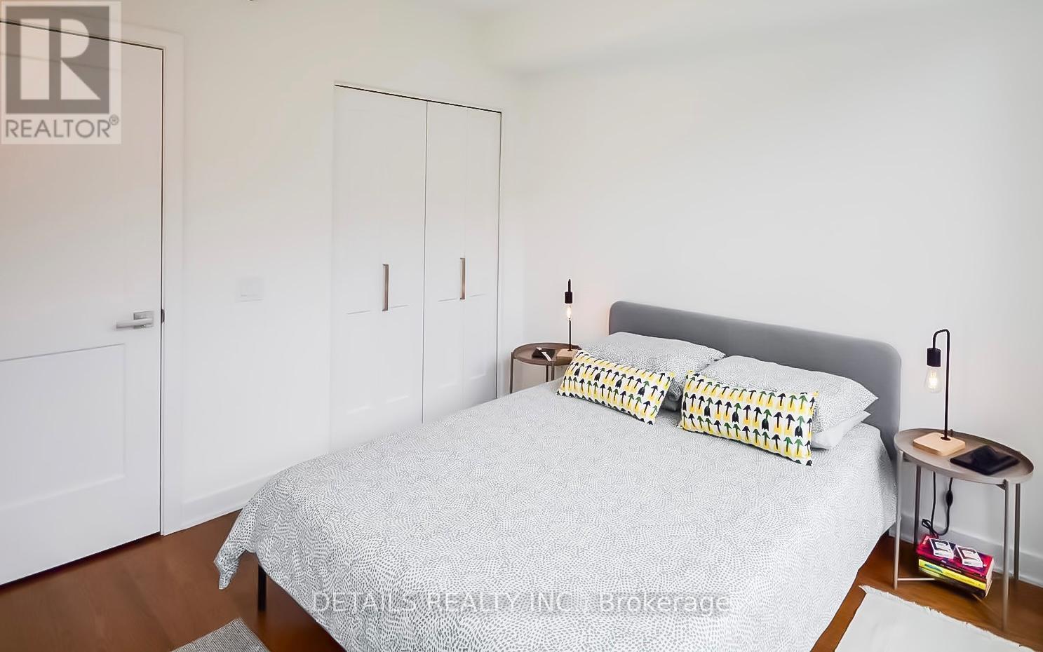 












1102 - 340 QUEEN STREET

,
Ottawa,




Ontario
K1R0G1

