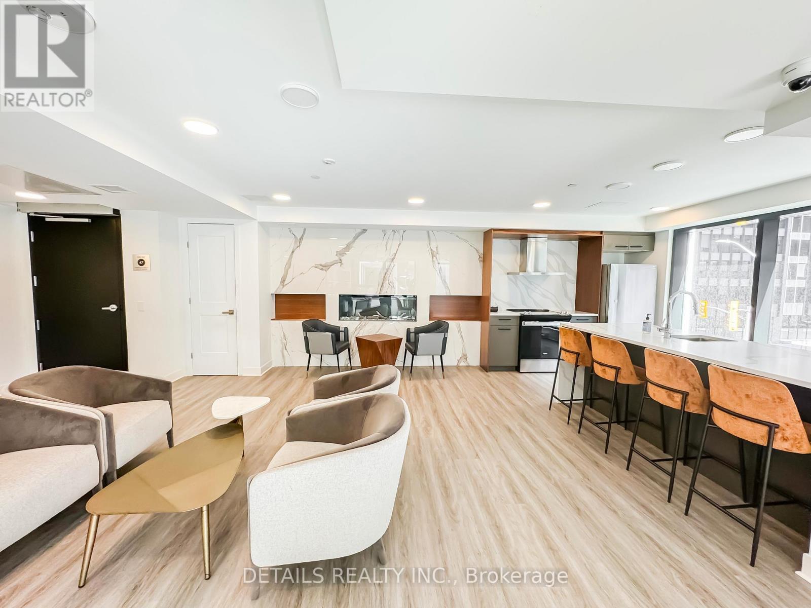 












1102 - 340 QUEEN STREET

,
Ottawa,




Ontario
K1R0G1

