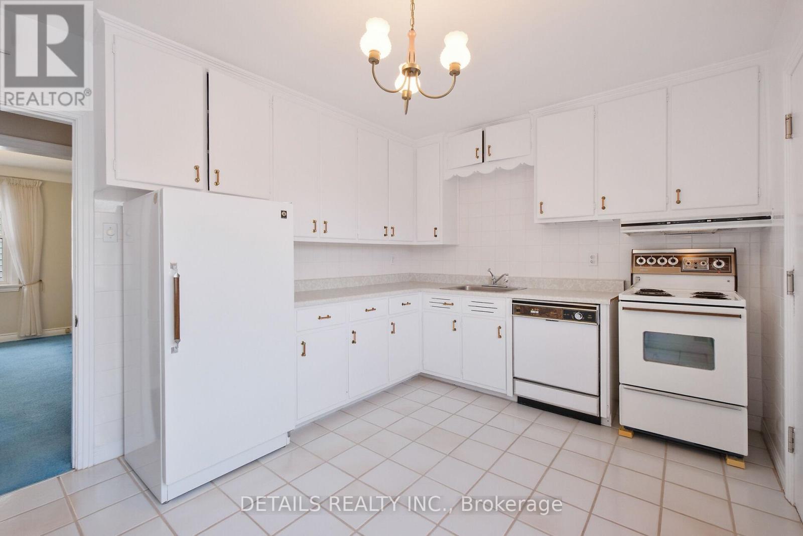 












309 CURRELL AVENUE

,
Ottawa,




Ontario
K1Z7J7


