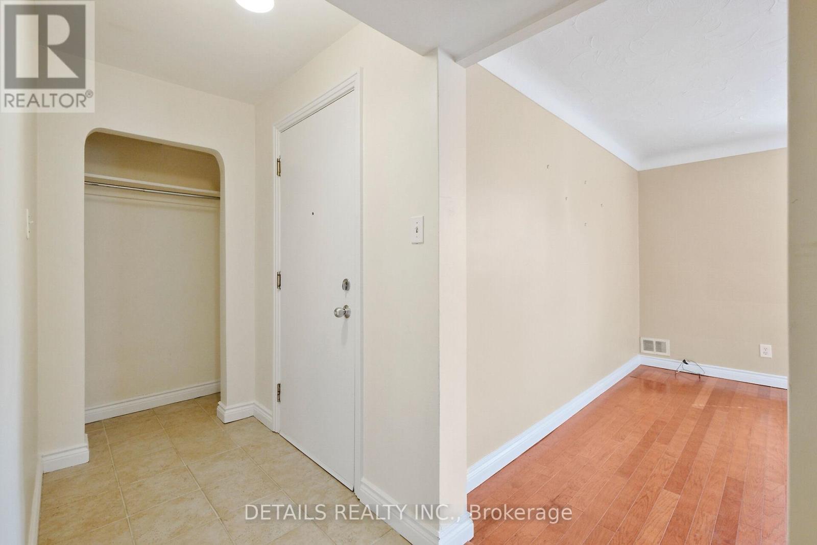 












309 CURRELL AVENUE

,
Ottawa,




Ontario
K1Z7J7

