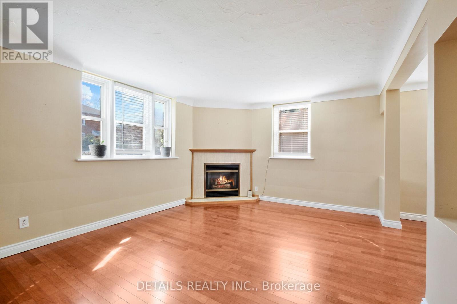 












309 CURRELL AVENUE

,
Ottawa,




Ontario
K1Z7J7

