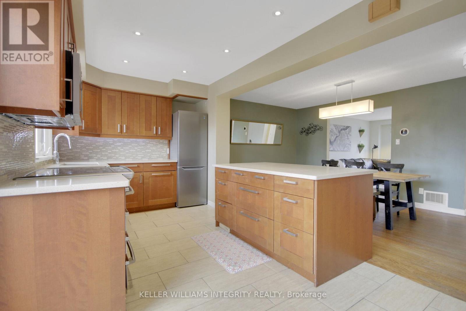 












5 - 3691 ALBION ROAD

,
Ottawa,




Ontario
K1T1P2

