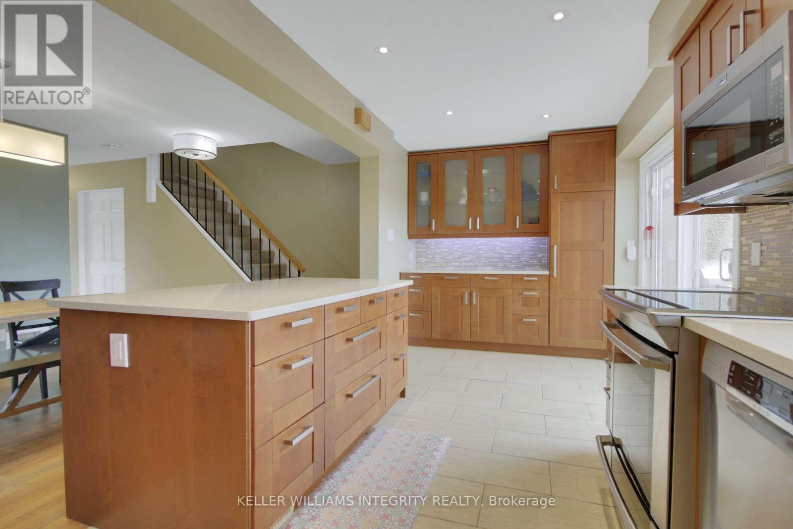 












5 - 3691 ALBION ROAD

,
Ottawa,




Ontario
K1T1P2

