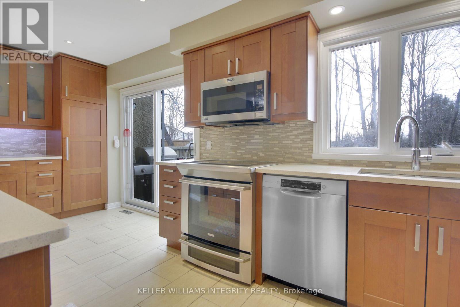 












5 - 3691 ALBION ROAD

,
Ottawa,




Ontario
K1T1P2

