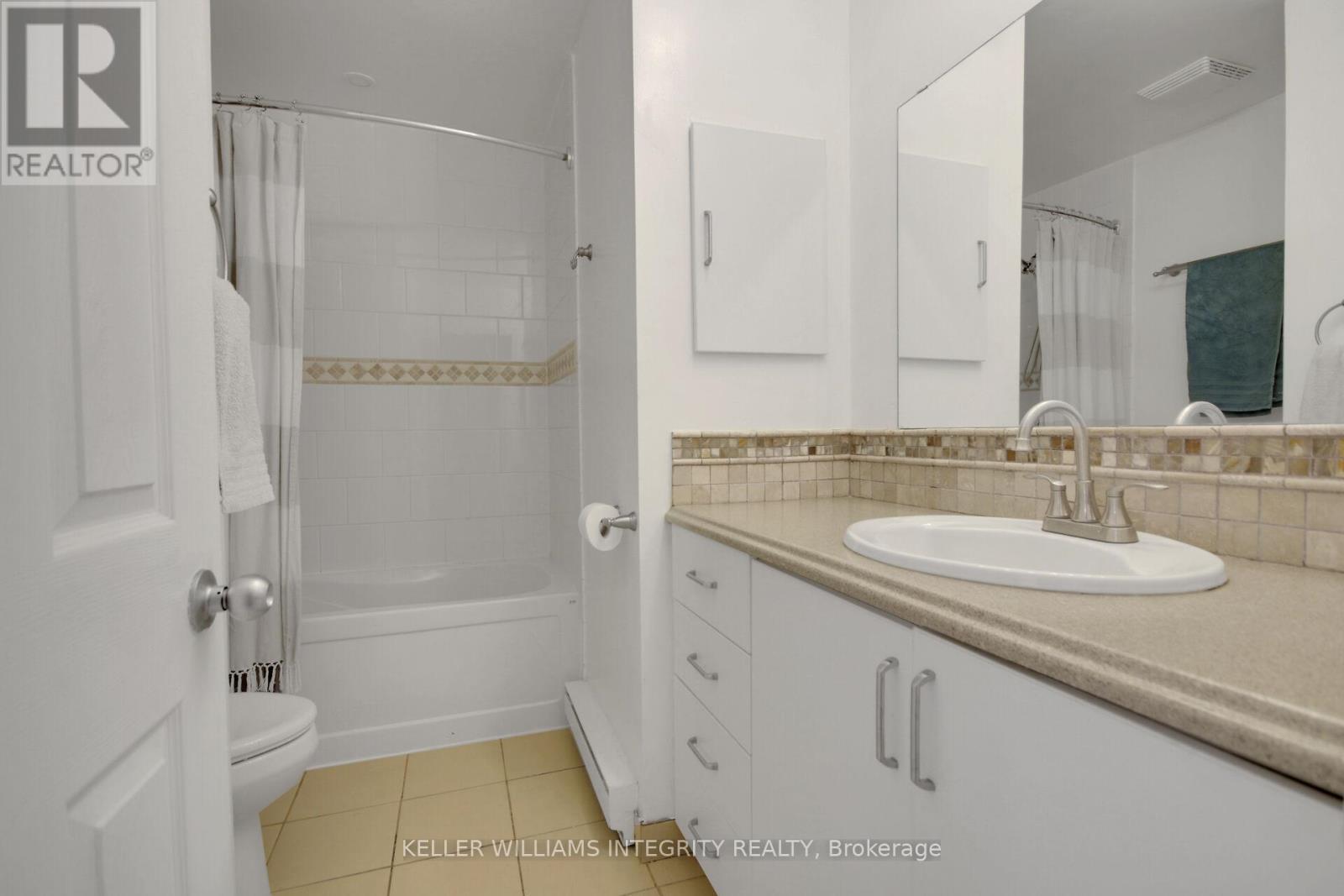 












5 - 3691 ALBION ROAD

,
Ottawa,




Ontario
K1T1P2

