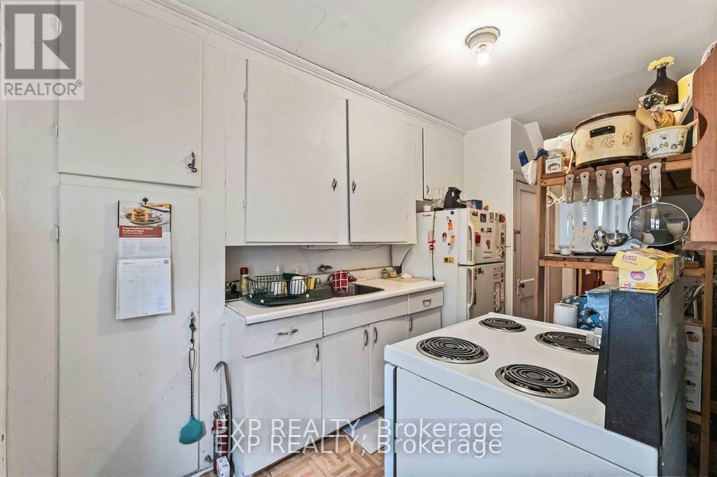 












148-150 HINTON AVENUE N

,
Ottawa,




Ontario
K1Y1A1

