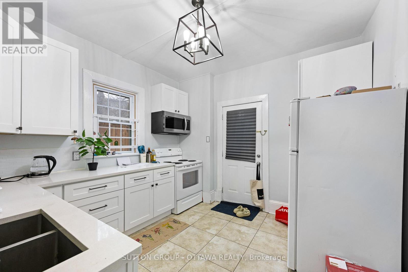 












335-337 ST PATRICK STREET

,
Ottawa,




Ontario
K1N5K6

