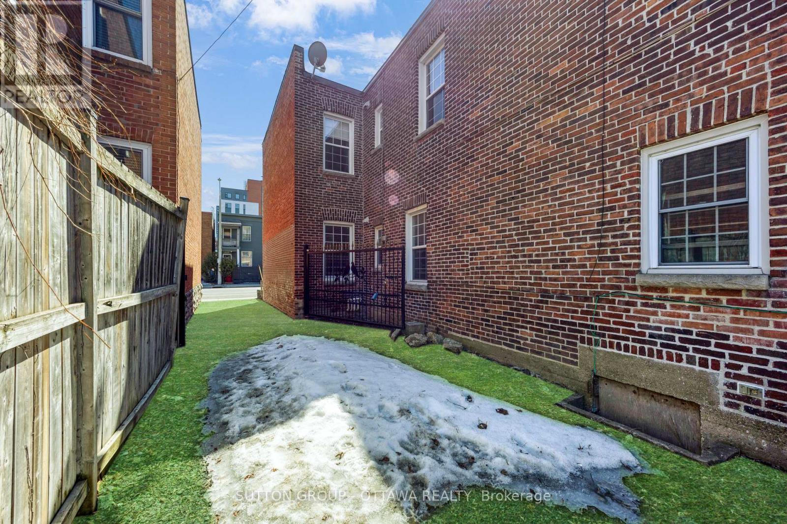 












335-337 ST PATRICK STREET

,
Ottawa,




Ontario
K1N5K6

