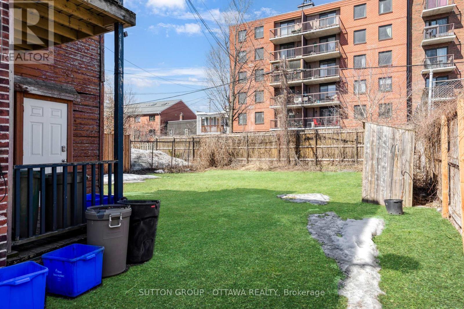 












335-337 ST PATRICK STREET

,
Ottawa,




Ontario
K1N5K6

