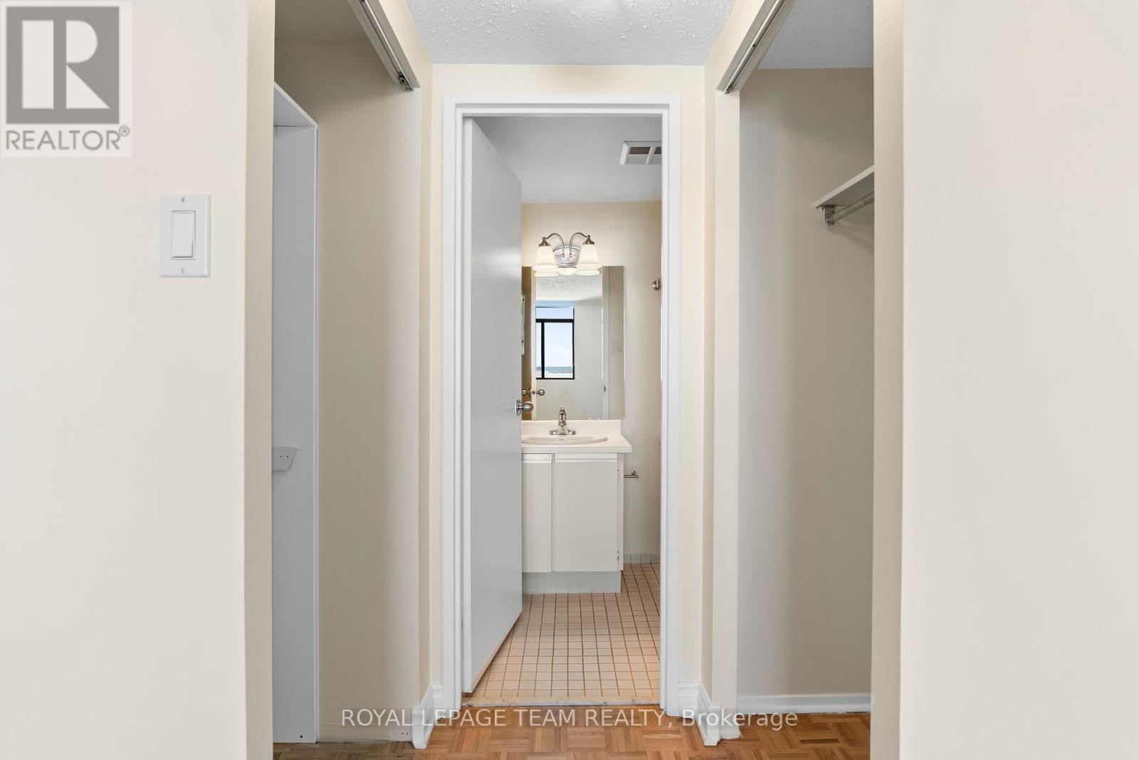 












1708 - 2871 RICHMOND ROAD

,
Ottawa,




Ontario
K2B8M5

