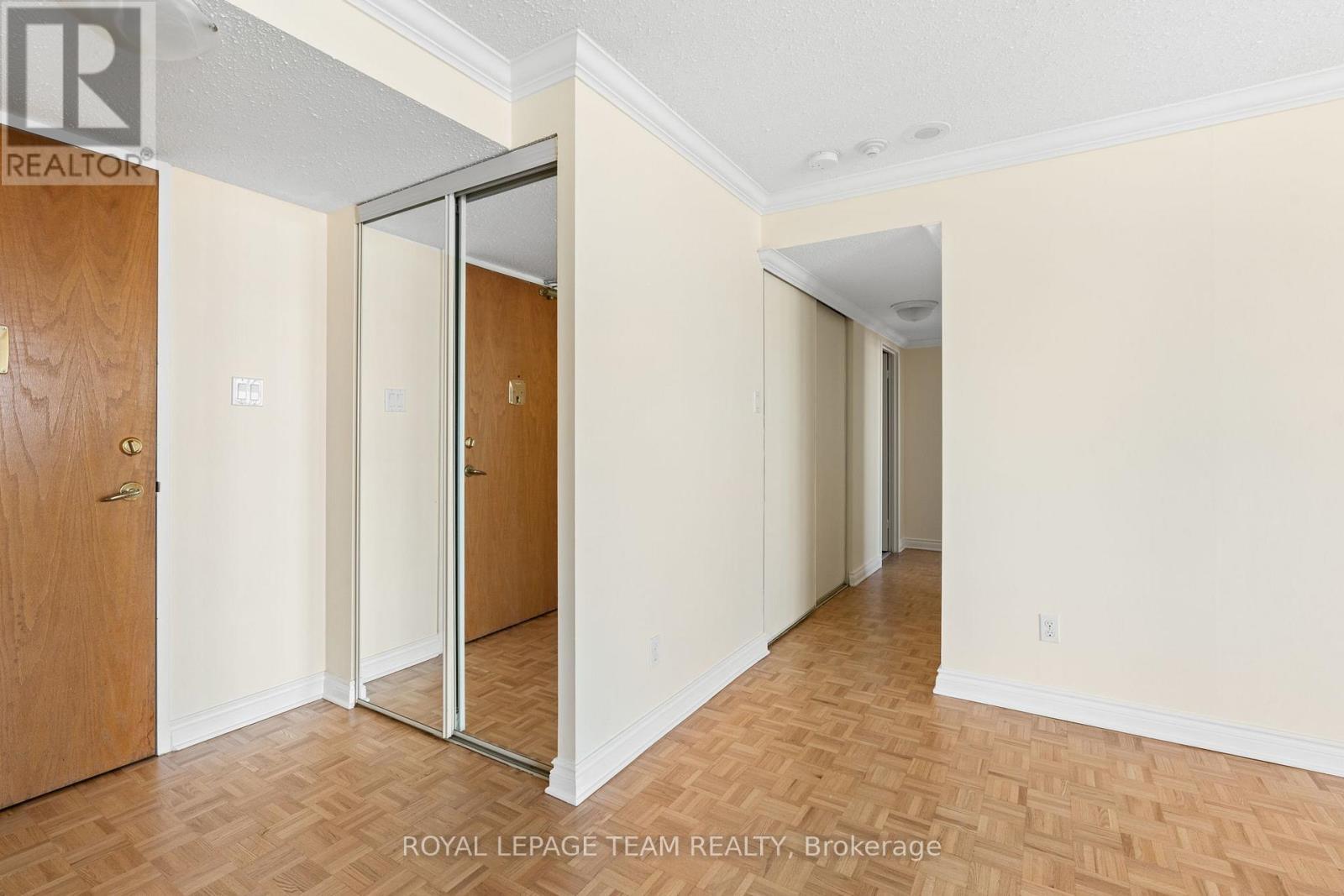 












1708 - 2871 RICHMOND ROAD

,
Ottawa,




Ontario
K2B8M5

