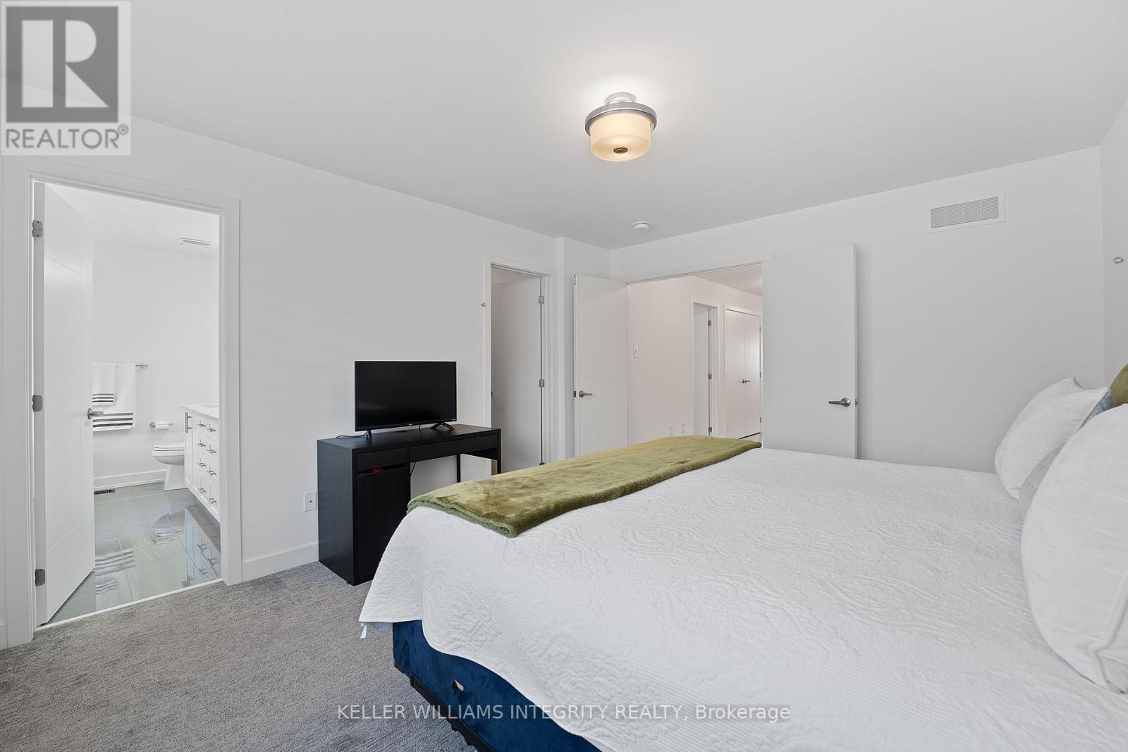 












3297 FINDLAY CREEK DRIVE

,
Ottawa,




Ontario
K1T0V2


