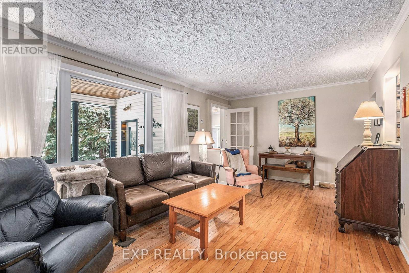 












1465 QUEENSDALE AVENUE

,
Ottawa,




Ontario
K1T1J2


