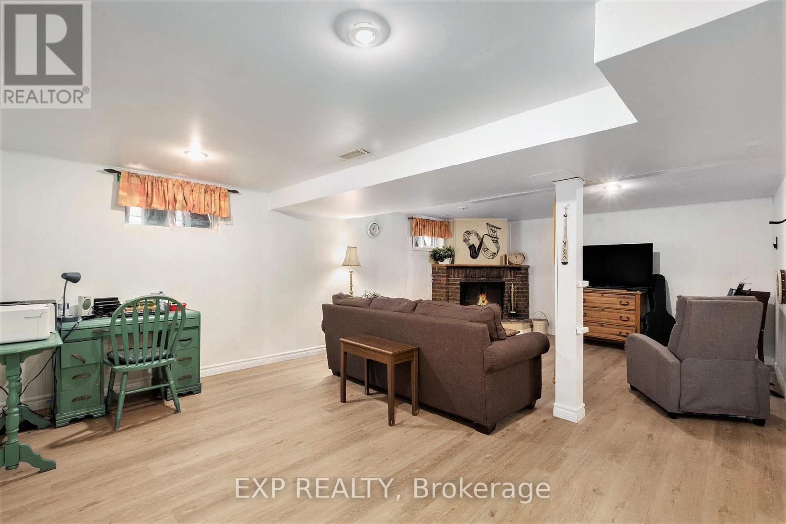 












1465 QUEENSDALE AVENUE

,
Ottawa,




Ontario
K1T1J2

