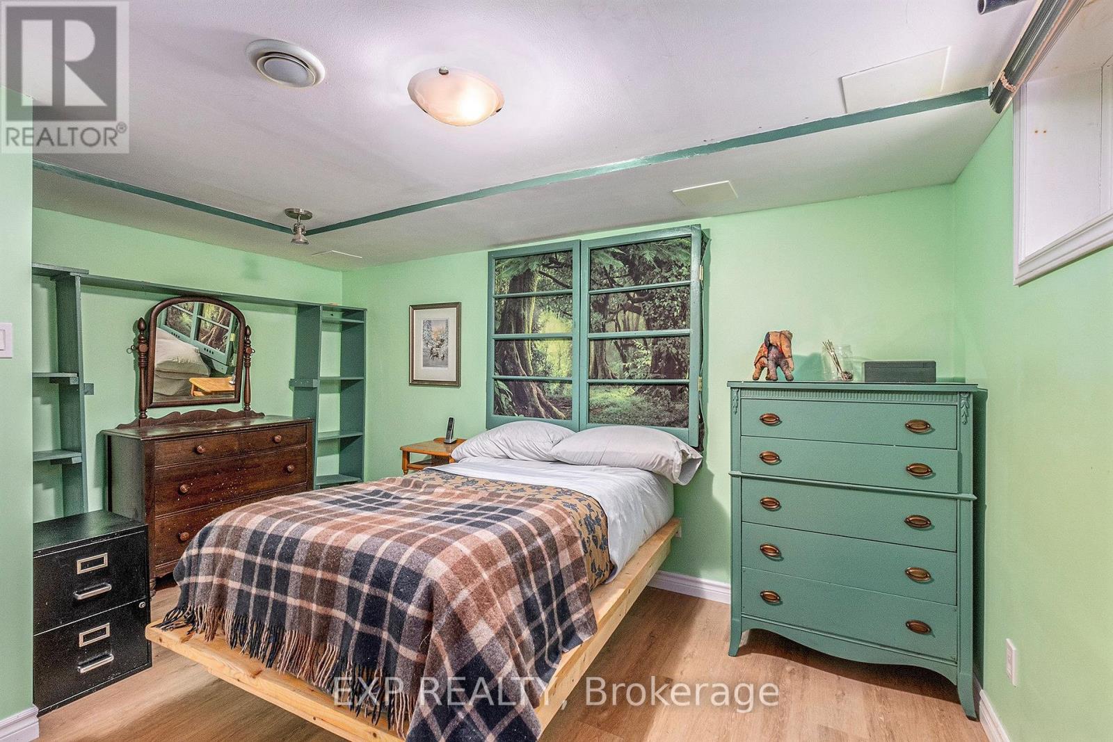 












1465 QUEENSDALE AVENUE

,
Ottawa,




Ontario
K1T1J2

