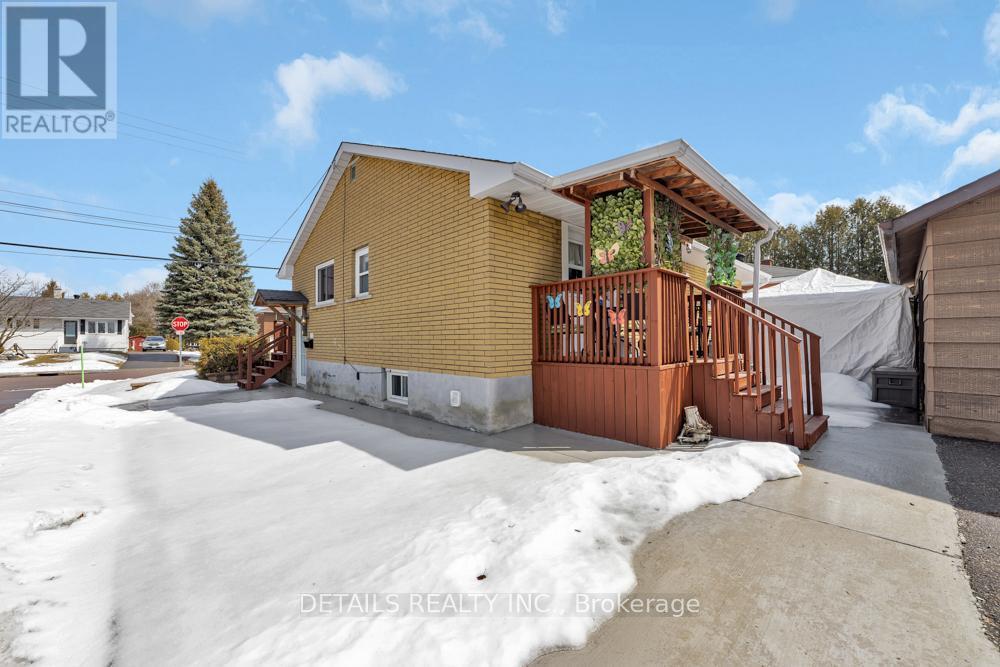 












101 CHARLES STREET

,
Arnprior,




Ontario
K7S1A9

