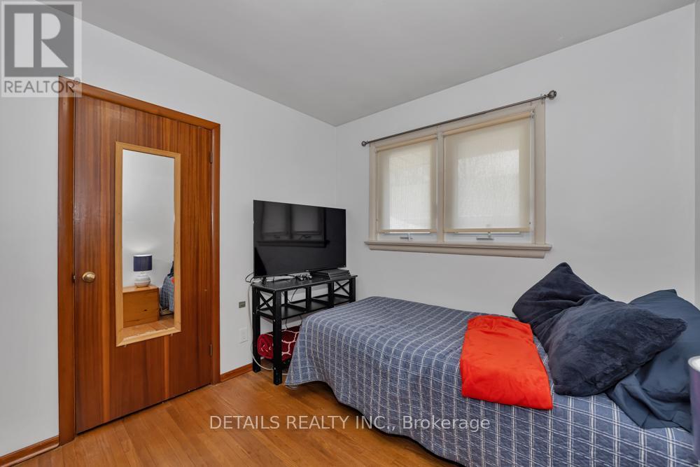 












101 CHARLES STREET

,
Arnprior,




Ontario
K7S1A9

