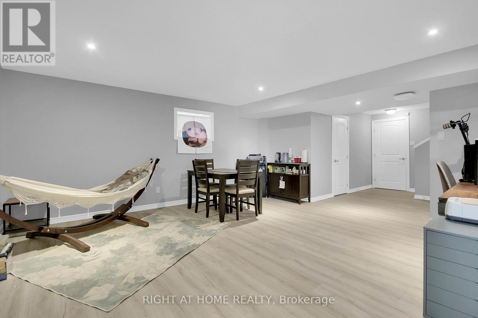 












68 PELHAM CRESCENT

,
Ottawa,




Ontario
K0A2Z0

