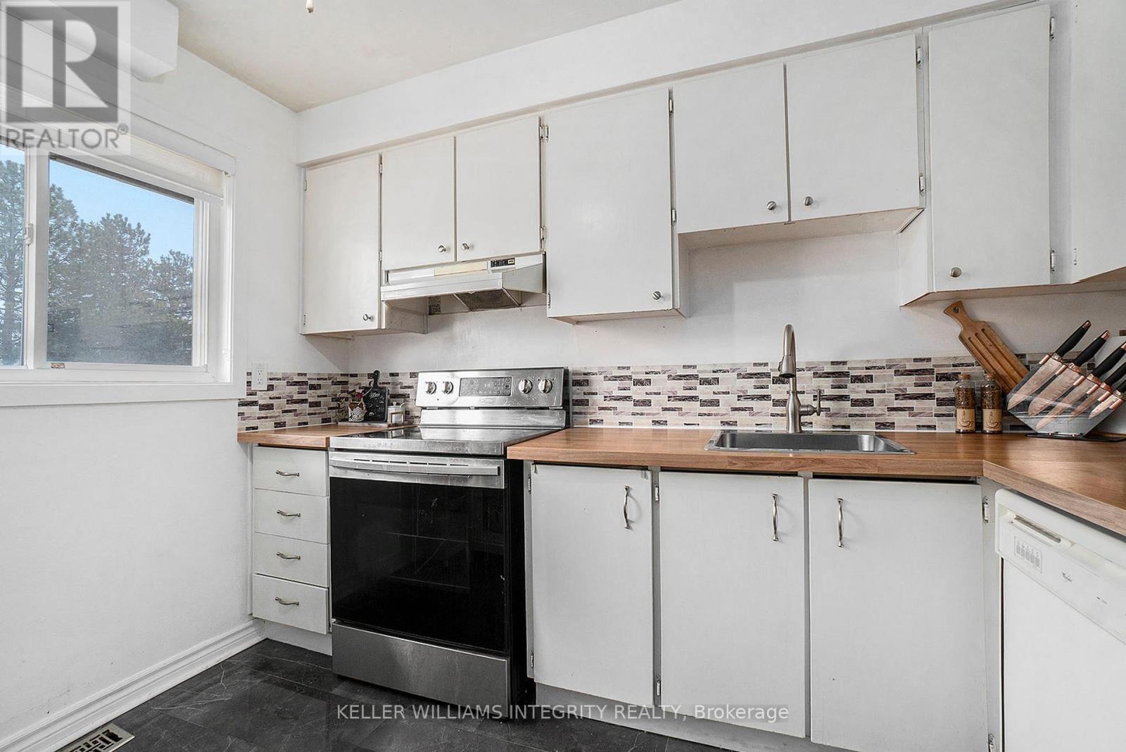 












A - 85 SEYTON DRIVE

,
Ottawa,




Ontario
K2H8Y7


