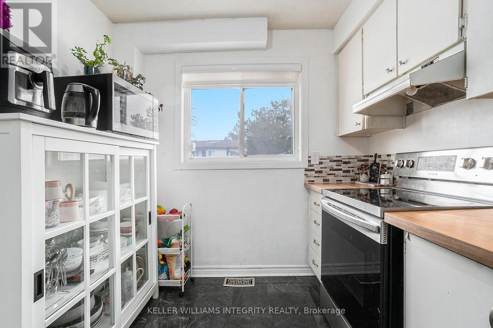 












A - 85 SEYTON DRIVE

,
Ottawa,




Ontario
K2H8Y7

