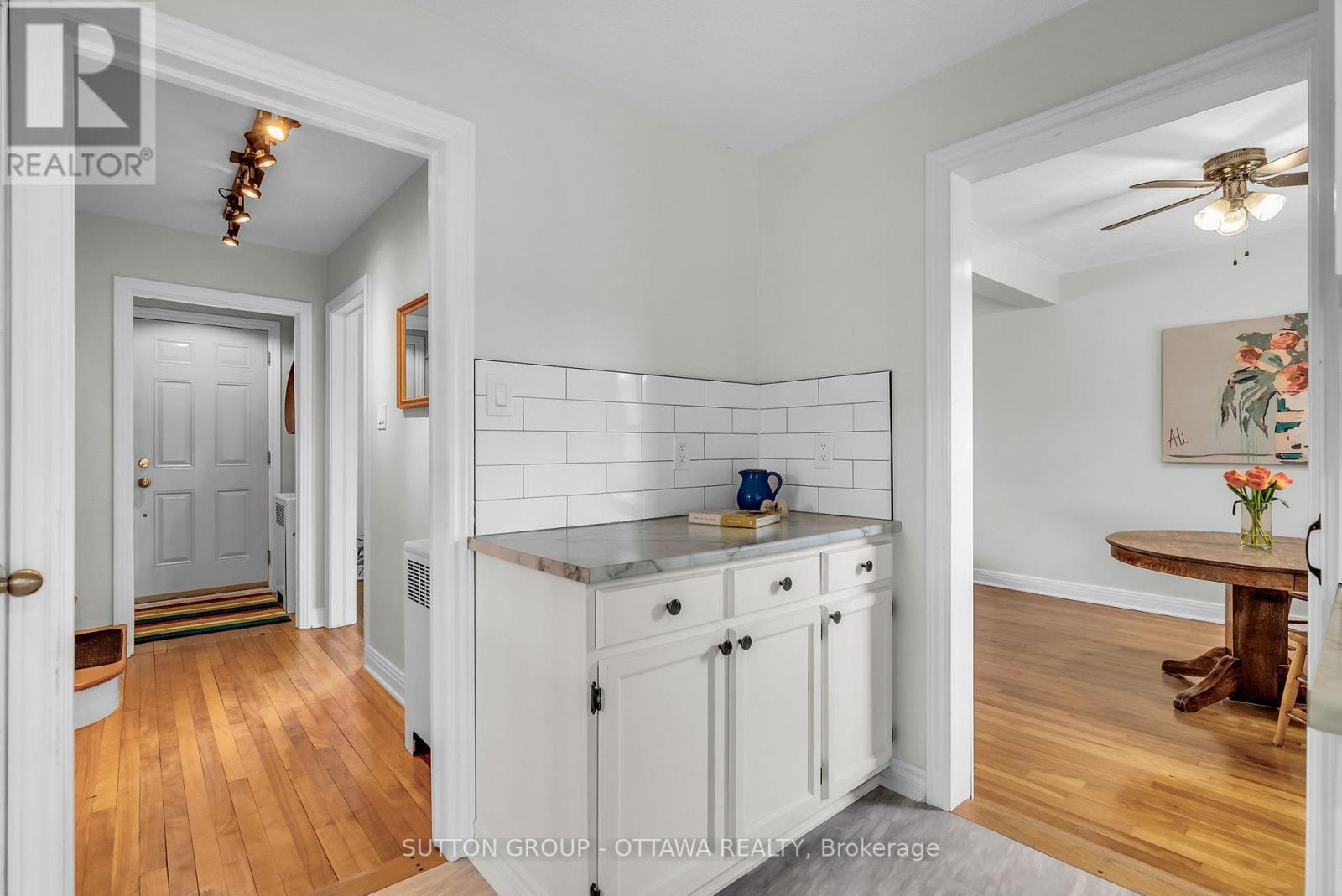 












1371 WOODWARD AVENUE SE

,
Ottawa,




Ontario
K1Z7V7

