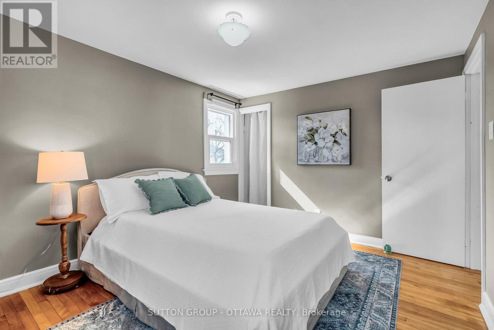 












1371 WOODWARD AVENUE SE

,
Ottawa,




Ontario
K1Z7V7


