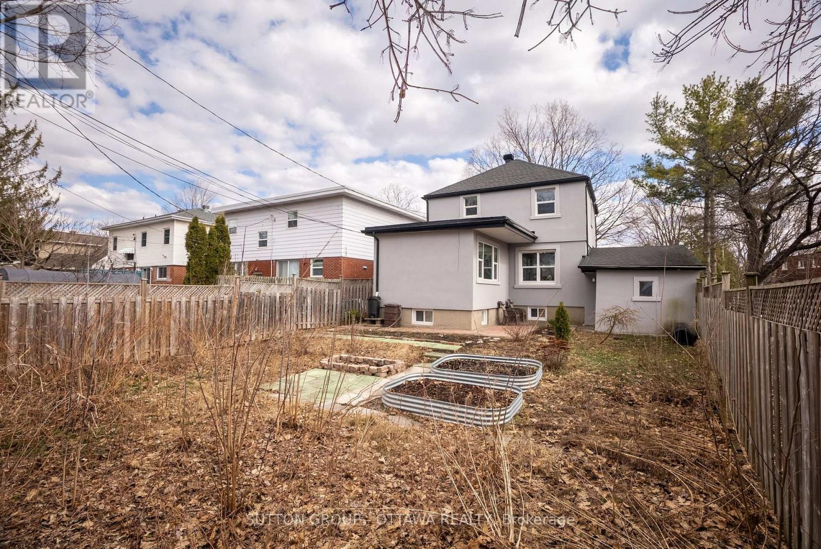 












1371 WOODWARD AVENUE SE

,
Ottawa,




Ontario
K1Z7V7

