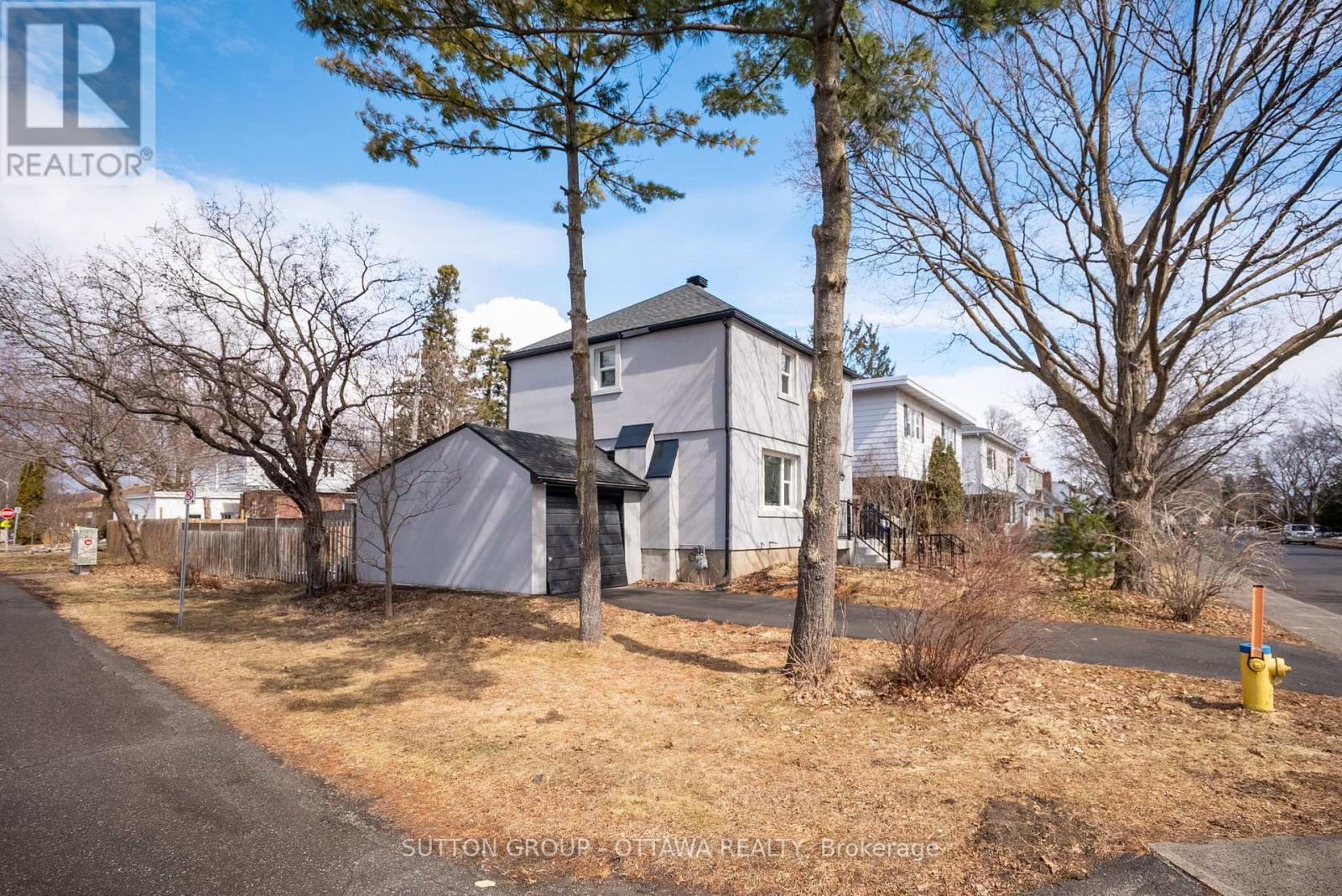 












1371 WOODWARD AVENUE SE

,
Ottawa,




Ontario
K1Z7V7

