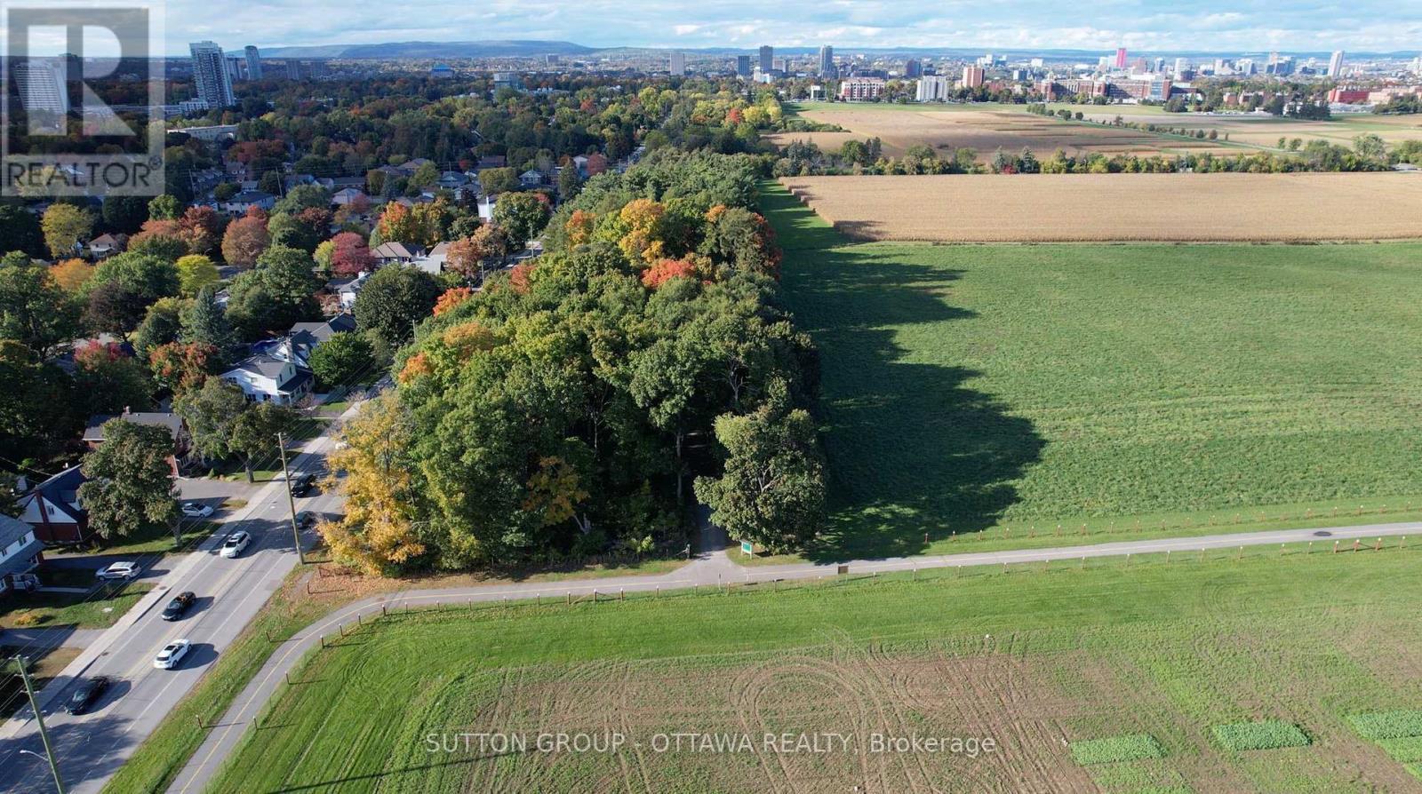 












1371 WOODWARD AVENUE SE

,
Ottawa,




Ontario
K1Z7V7


