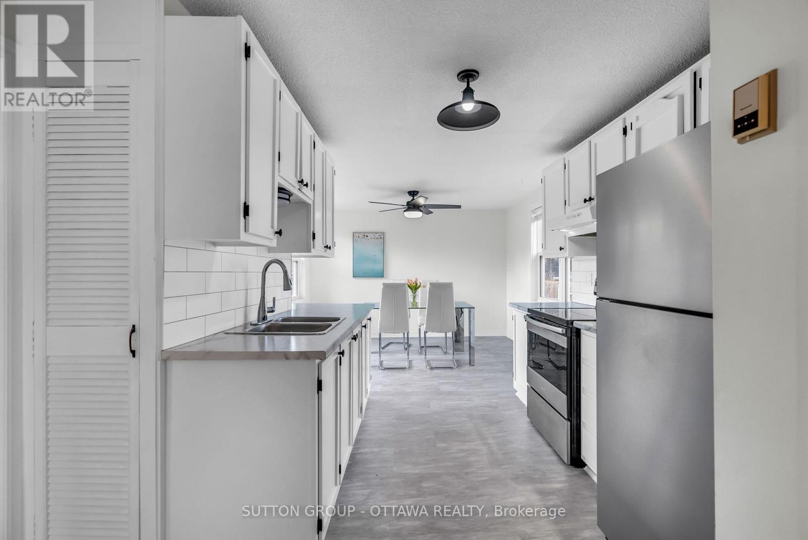 












1371 WOODWARD AVENUE SE

,
Ottawa,




Ontario
K1Z7V7

