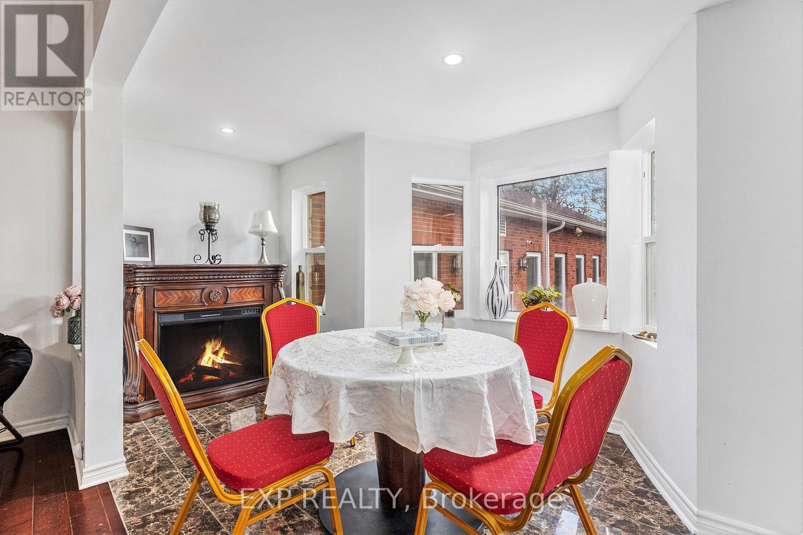 












8411 RUSSELL ROAD

,
Ottawa,




Ontario
K4B0J7

