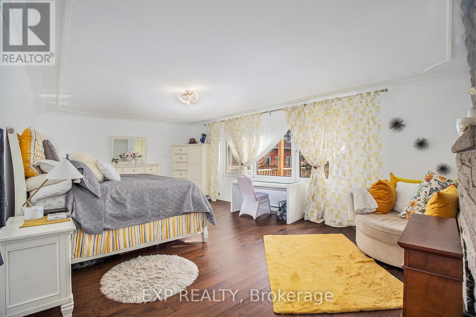 












8411 RUSSELL ROAD

,
Ottawa,




Ontario
K4B0J7

