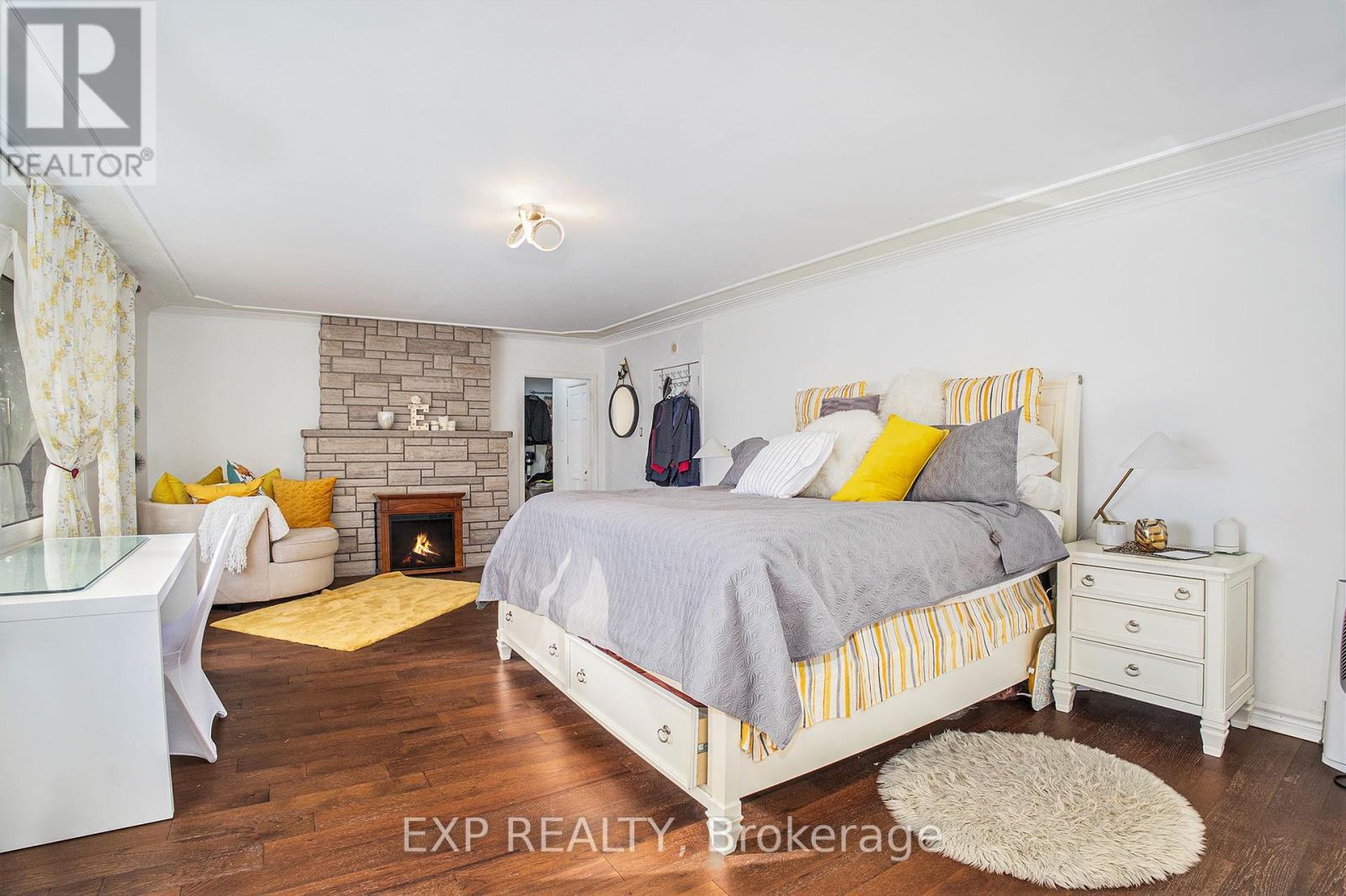 












8411 RUSSELL ROAD

,
Ottawa,




Ontario
K4B0J7

