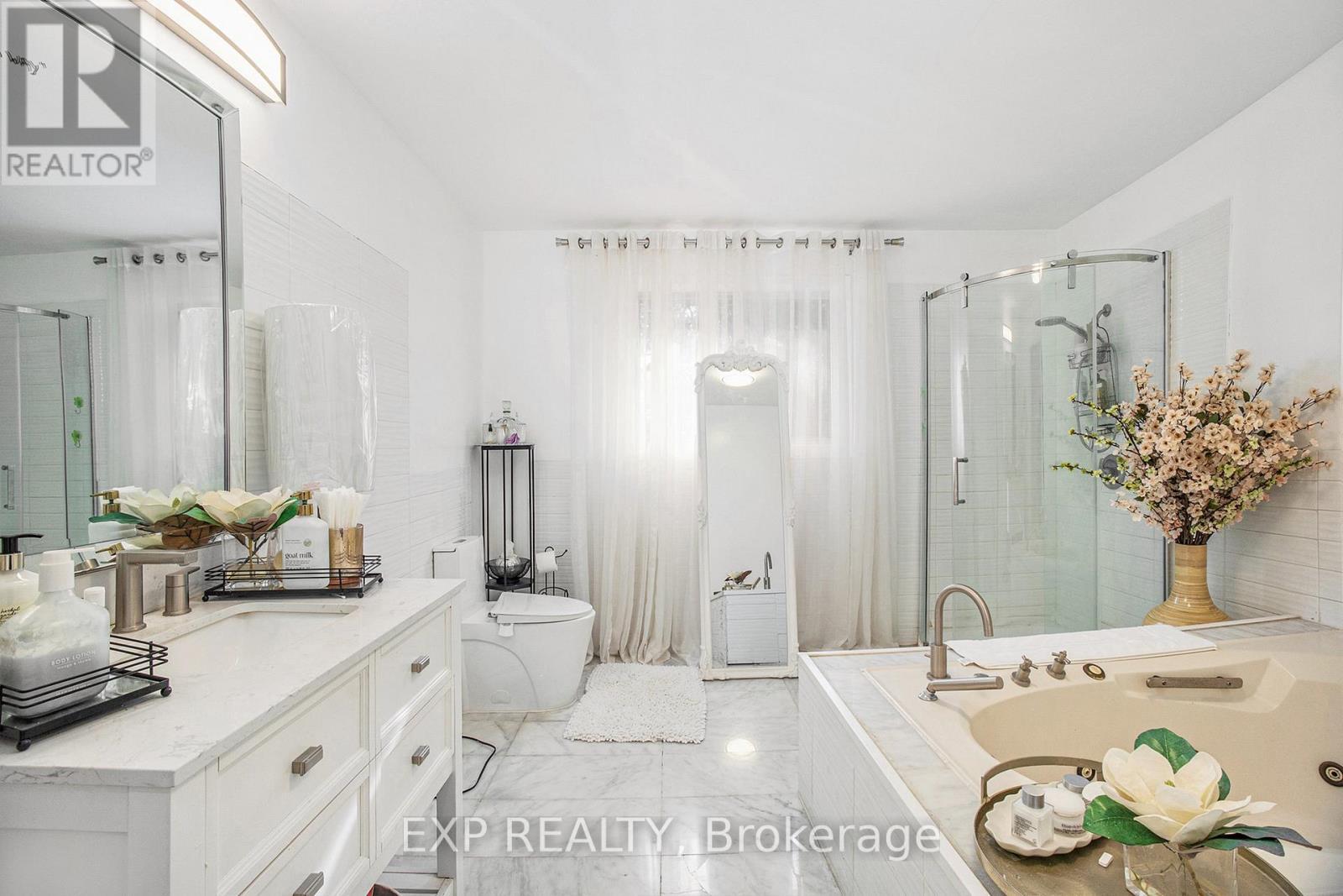 












8411 RUSSELL ROAD

,
Ottawa,




Ontario
K4B0J7

