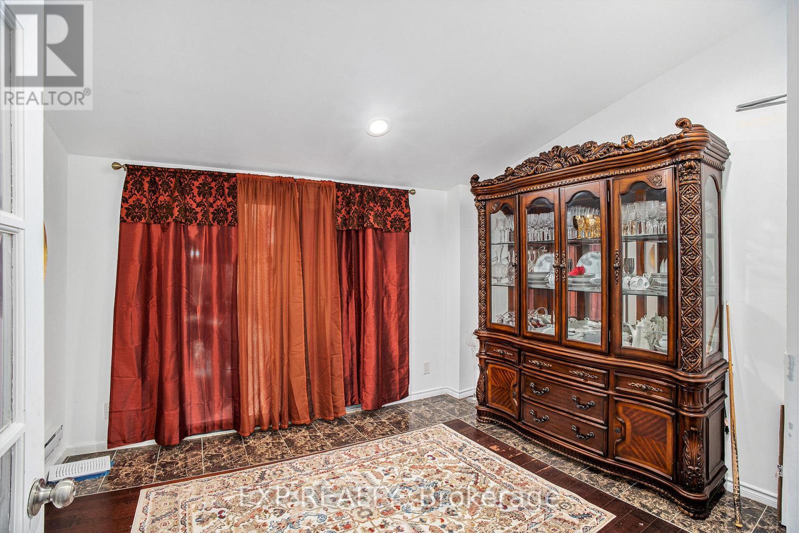 












8411 RUSSELL ROAD

,
Ottawa,




Ontario
K4B0J7

