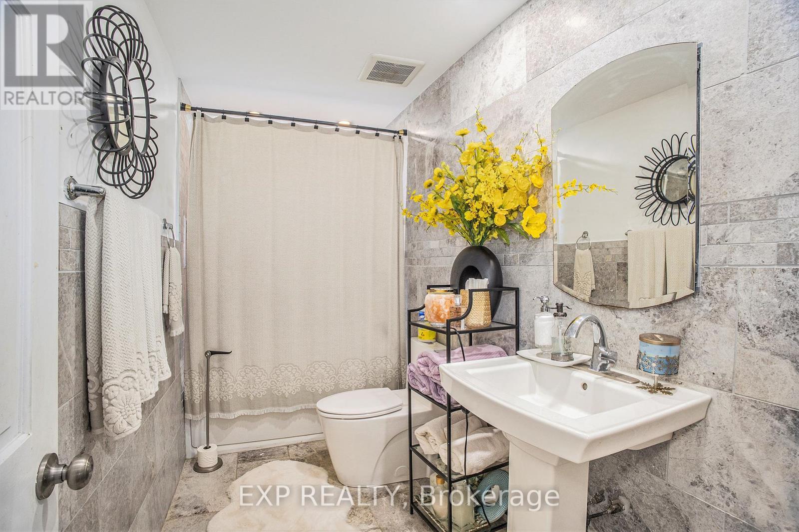 












8411 RUSSELL ROAD

,
Ottawa,




Ontario
K4B0J7

