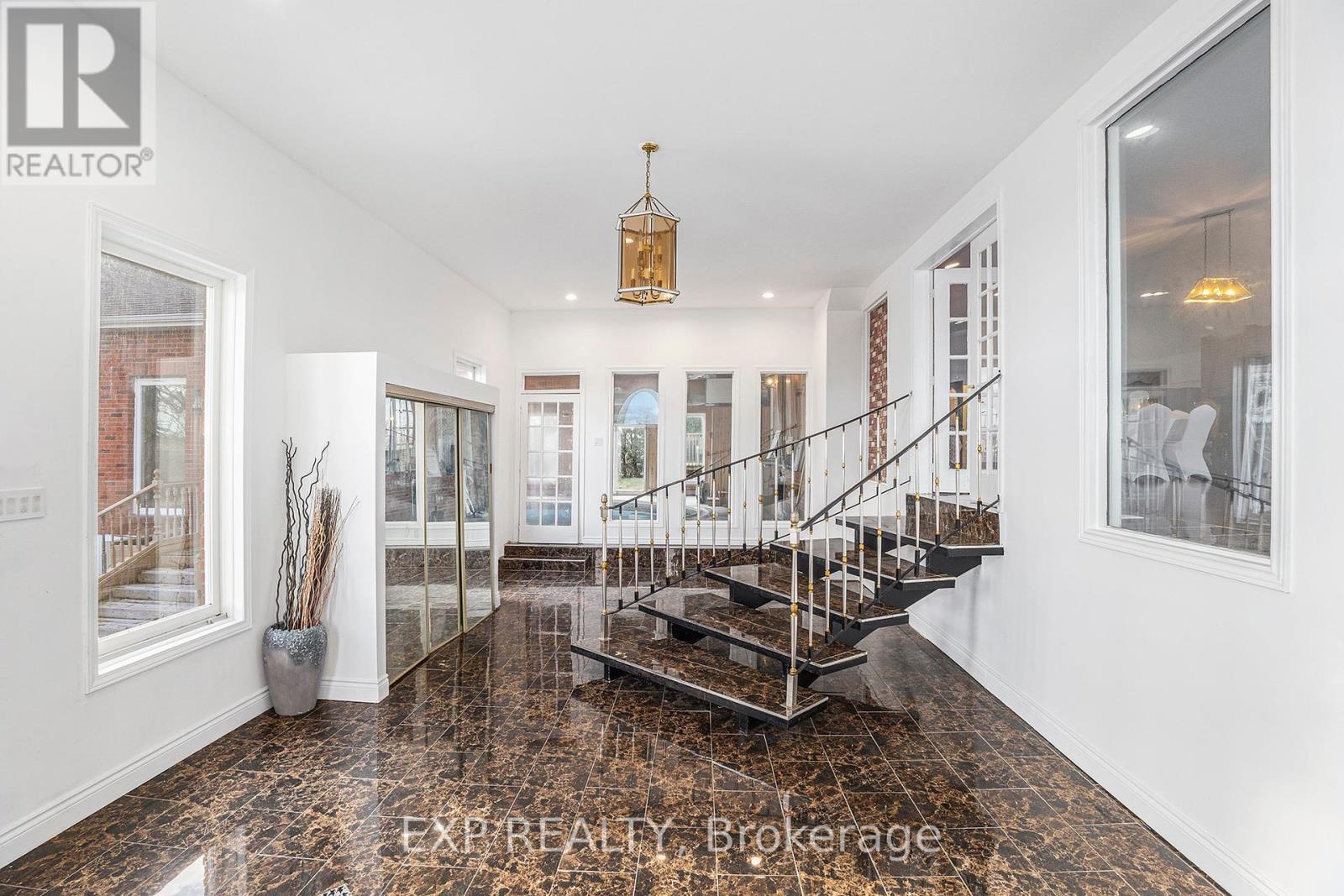 












8411 RUSSELL ROAD

,
Ottawa,




Ontario
K4B0J7


