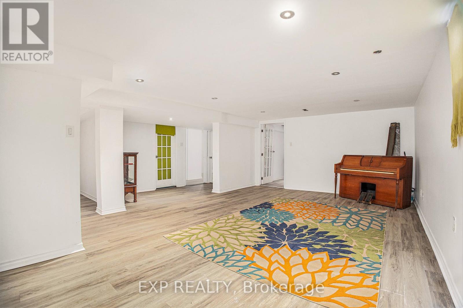 












8411 RUSSELL ROAD

,
Ottawa,




Ontario
K4B0J7

