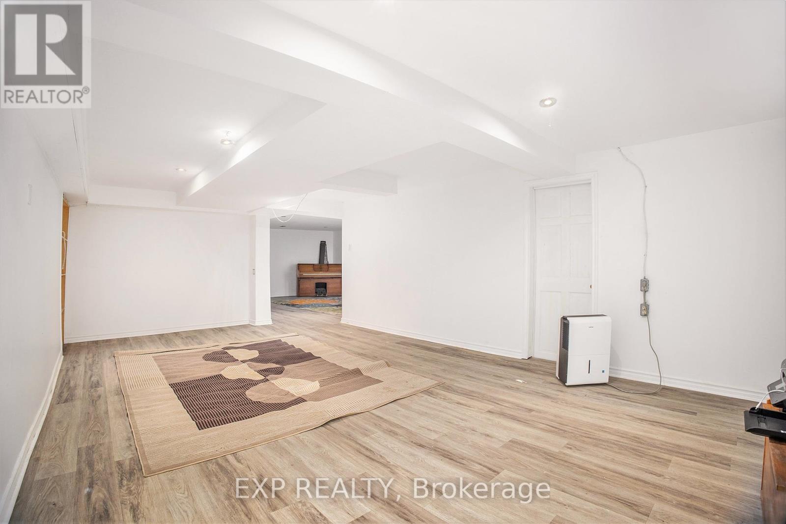 












8411 RUSSELL ROAD

,
Ottawa,




Ontario
K4B0J7


