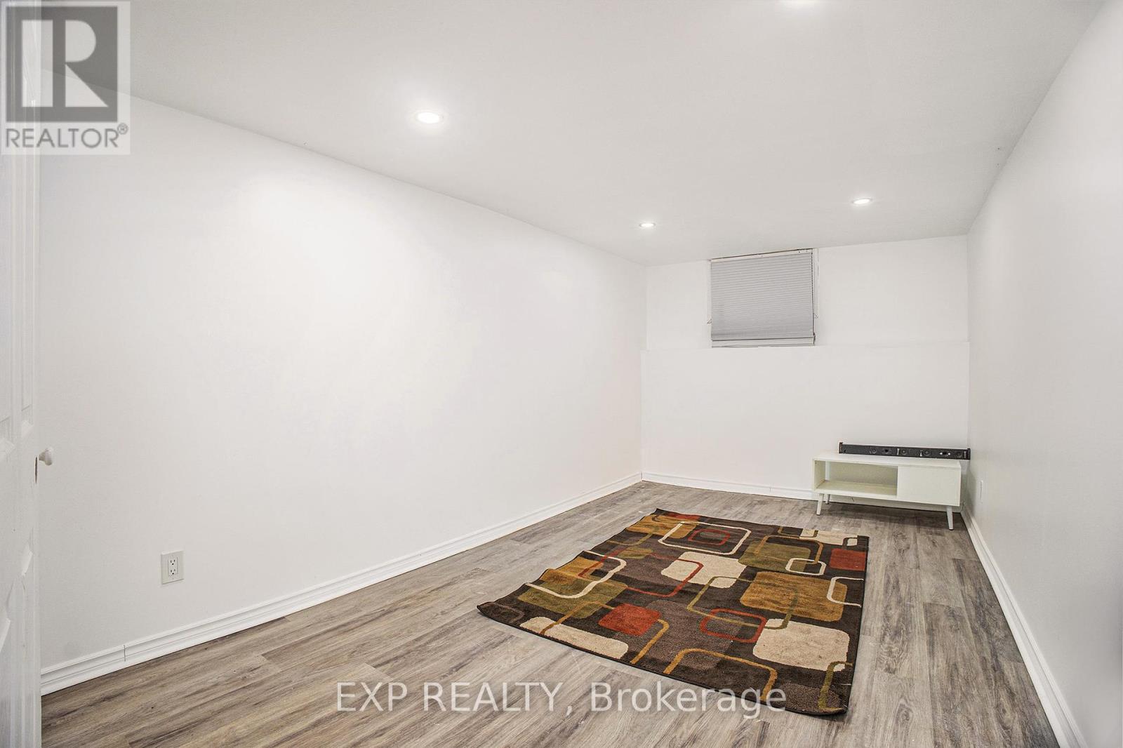 












8411 RUSSELL ROAD

,
Ottawa,




Ontario
K4B0J7


