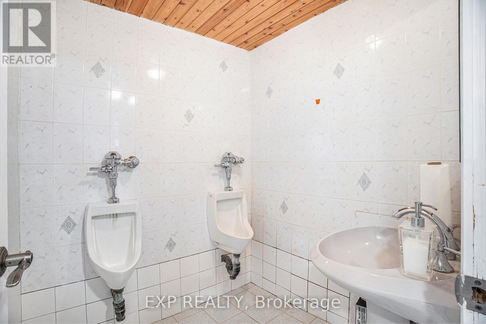 












8411 RUSSELL ROAD

,
Ottawa,




Ontario
K4B0J7

