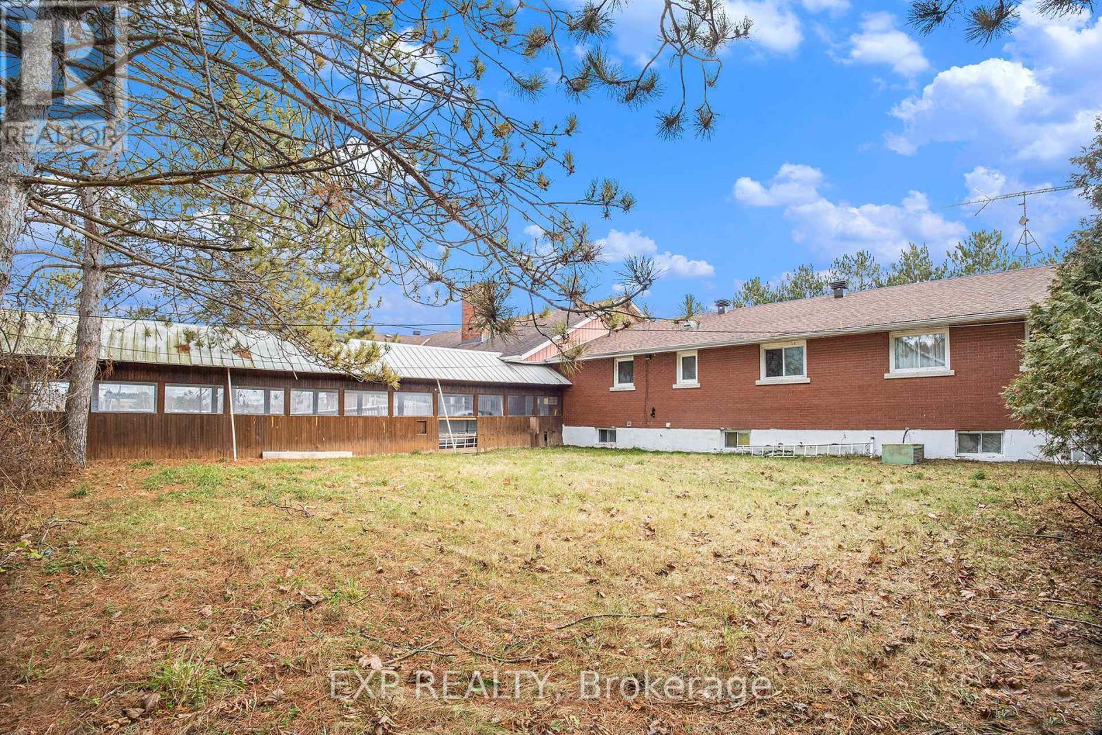 












8411 RUSSELL ROAD

,
Ottawa,




Ontario
K4B0J7

