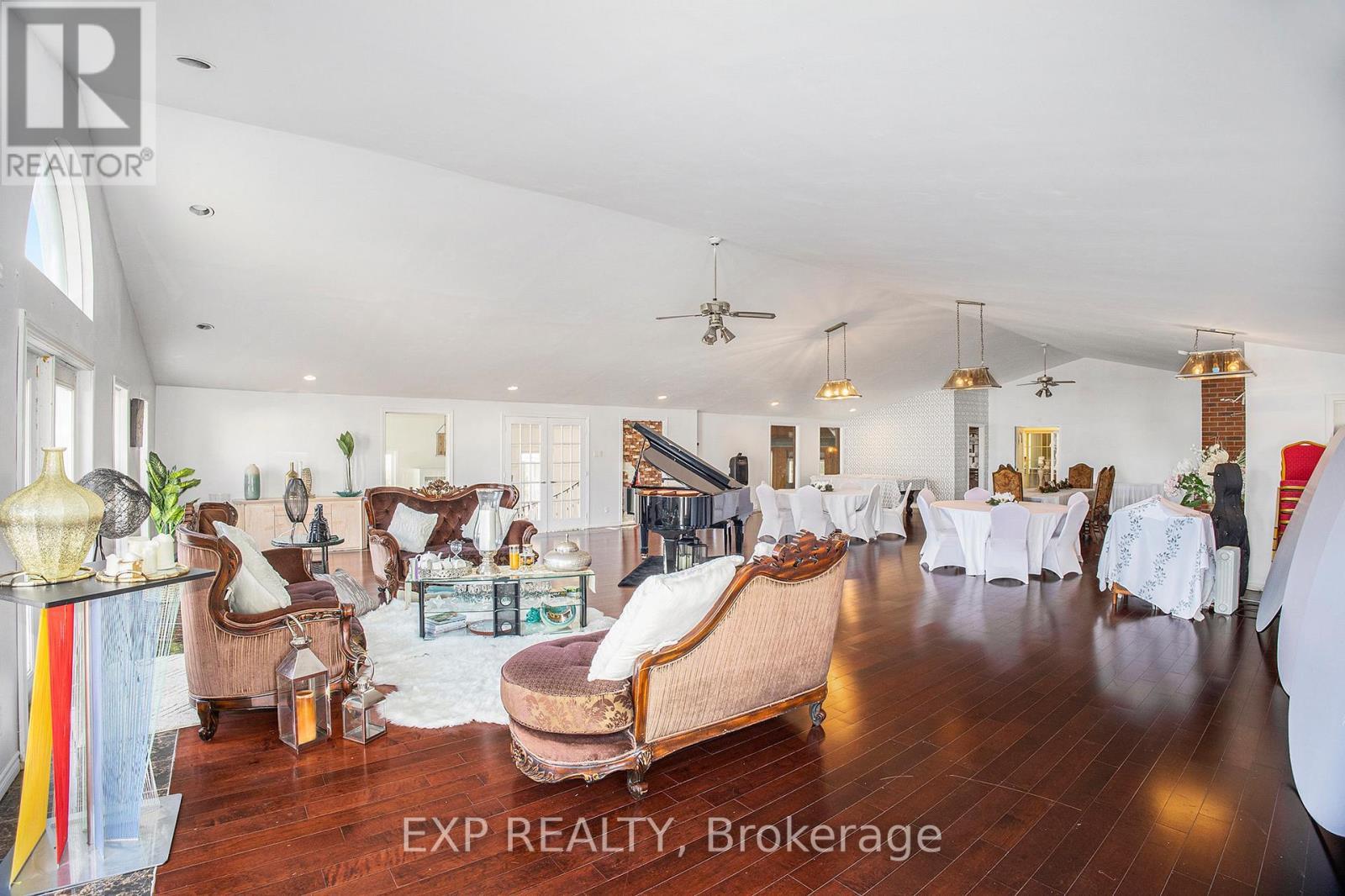 












8411 RUSSELL ROAD

,
Ottawa,




Ontario
K4B0J7

